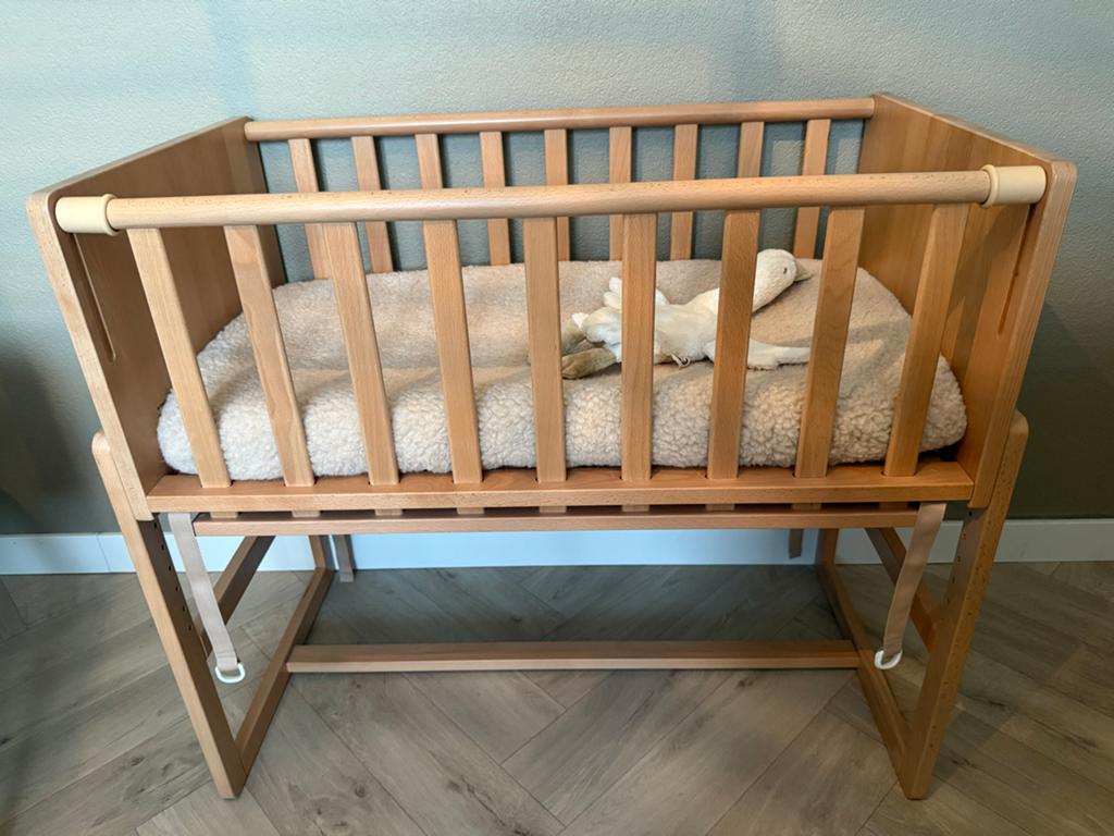 Co-sleeper Petit Amelie - In hoogte verstelbaar, perfecte st, Kinderen en Baby's, Babywiegjes en Ledikanten, Ophalen, Zo goed als nieuw