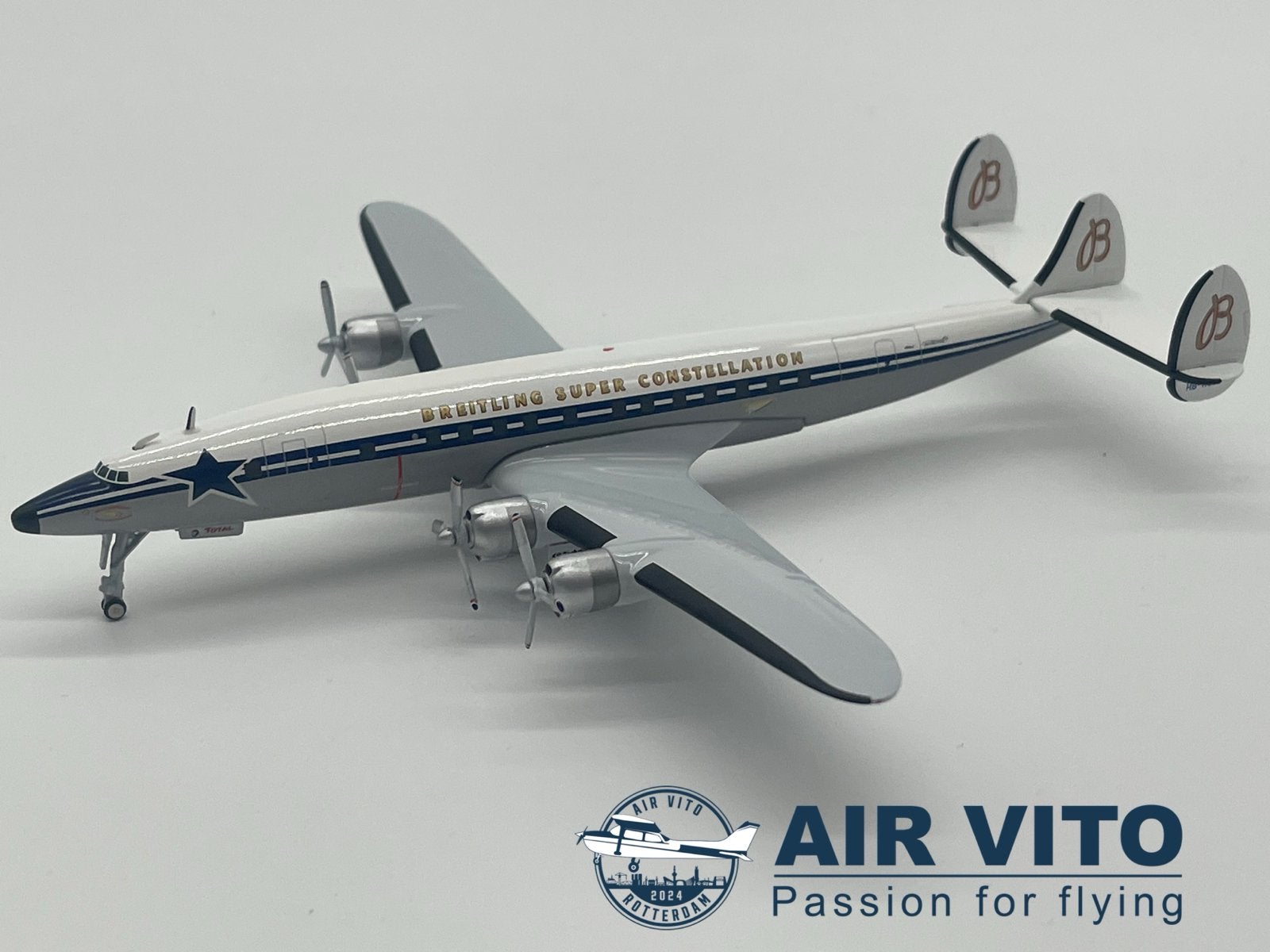 Herpa Wings Lockheed Conny Breitling 1:200 Diecast Nieuw, 2992jb, Schaalmodel, Ophalen of Verzenden, Operations@airvito.com