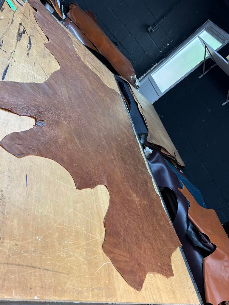 Cognac bruin patina-vintage halve huid 2mm dikte soepel A283, Hobby en Vrije tijd, Stoffen en Lappen, Bruin, Leer of Kunstleer