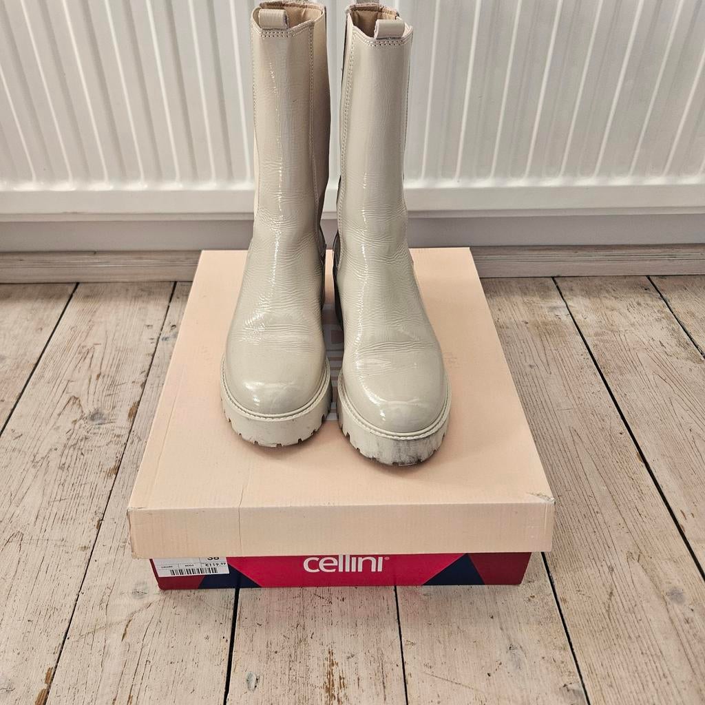Dames  laarzen beige lak leder Cellini Zgan, Beige, Ophalen of Verzenden, Zo goed als nieuw, Lage of Enkellaarzen