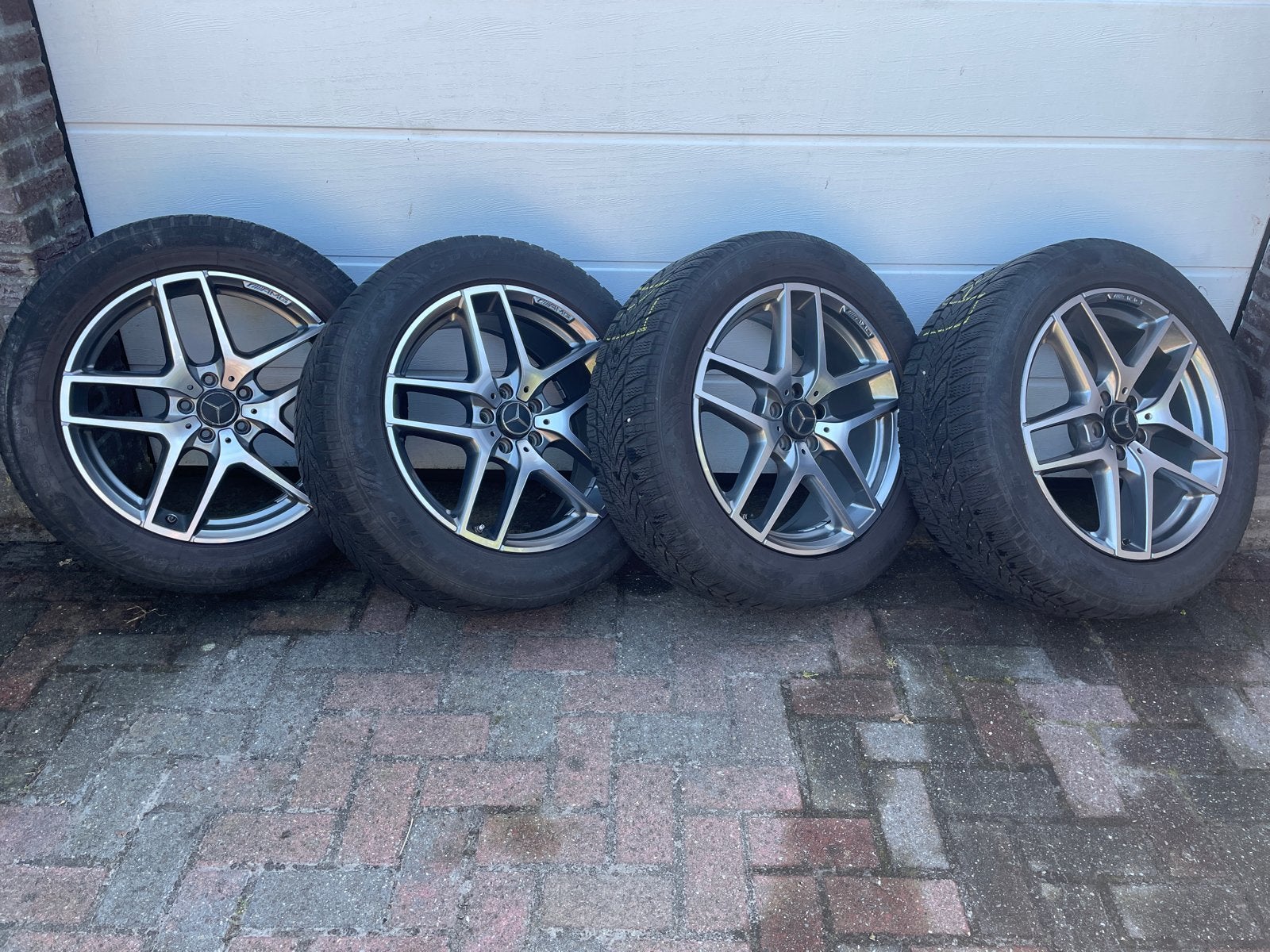 Originele Mercedes 19 inch AMG velgen winterbanden, Gebruikt, Banden en Velgen, Winterbanden, 235 mm