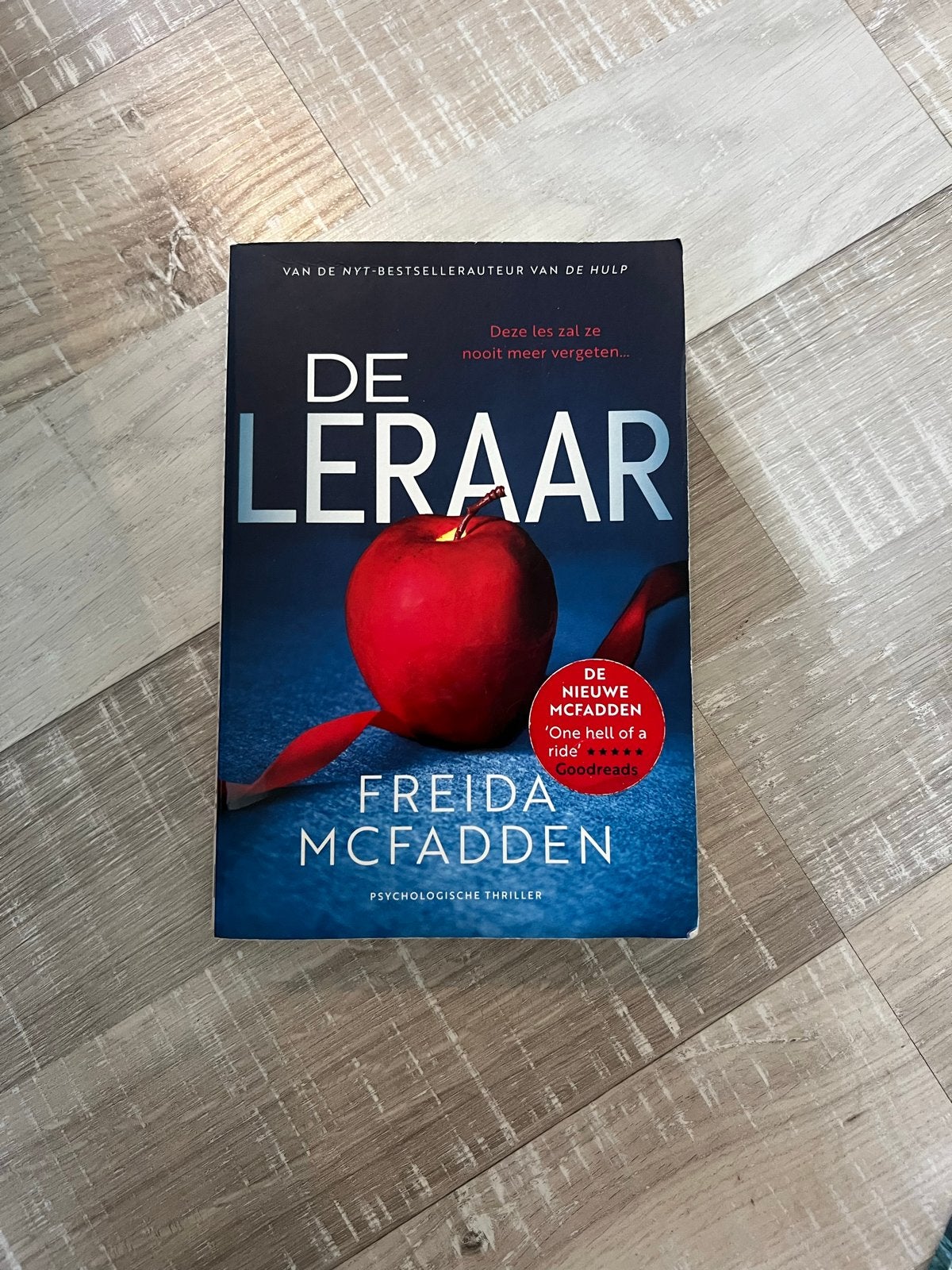 De Leraar - Freida McFadden (Psychologische thriller), Ophalen of Verzenden, Zo goed als nieuw, Nederland