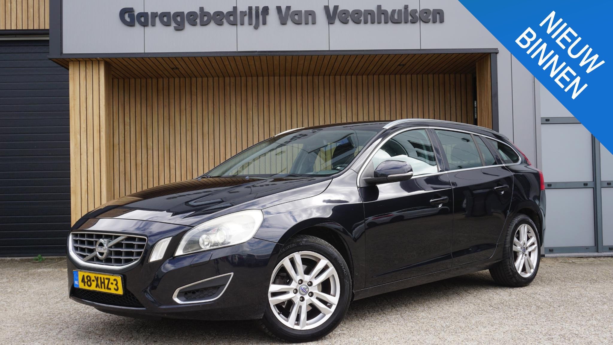 Volvo V60 1.6 150pk T3 Summum Airco Stoelverw Xenon Leder Cr, Voorwielaandrijving, Gebruikt, Zwart, 4 cilinders