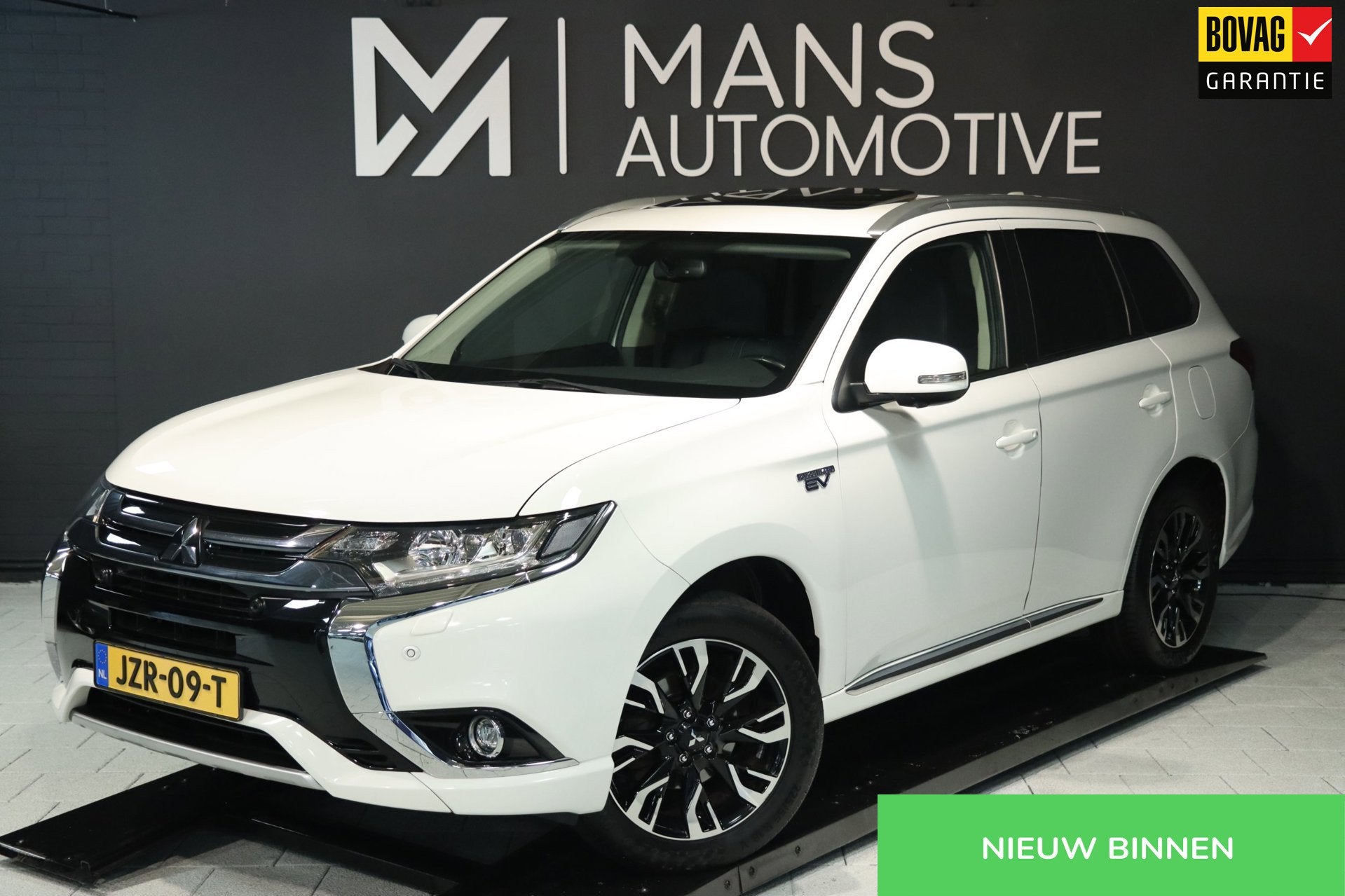 Mitsubishi Outlander 2.0 PHEV Premium / PANO / 360 / KEYLESS, 1998 cc, 4 cilinders, Wit, Bedrijf