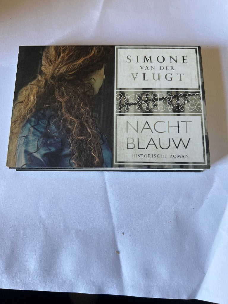 Simone van der Vlugt – Nachtblauw Dwarsligger 393, Boeken, Ophalen of Verzenden, Zo goed als nieuw, Simone van der Vlugt
