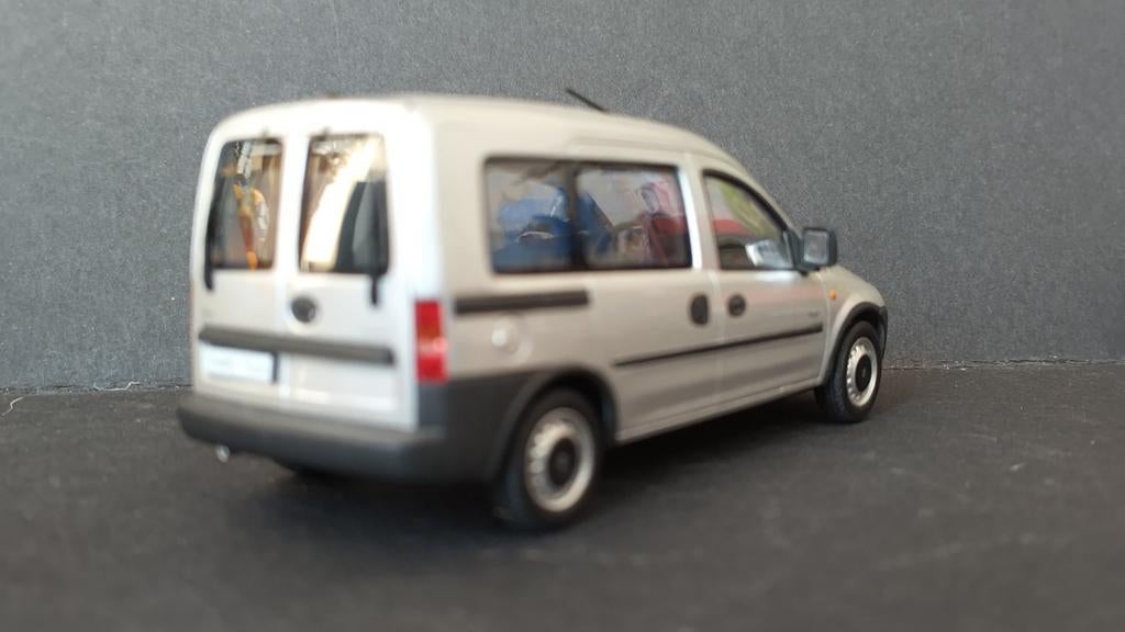 Opel Combo Tour 1:43 Minichamps Pol, Auto, Verzenden, Minichamps@pma.de, Zo goed als nieuw