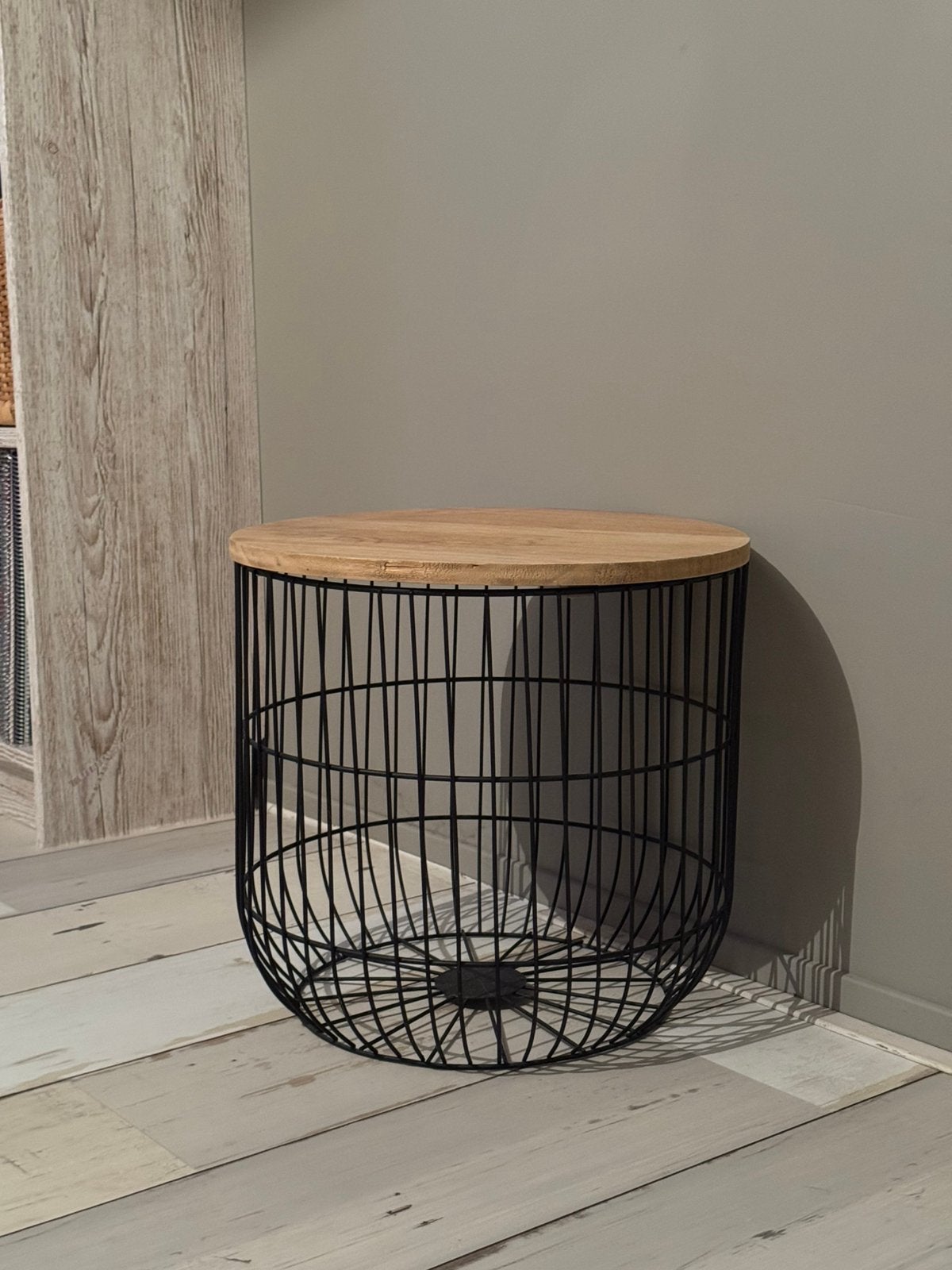 Draadstaal bijzet tafel met los houten blad, Minder dan 55 cm, Rond, Zo goed als nieuw, Industrieel