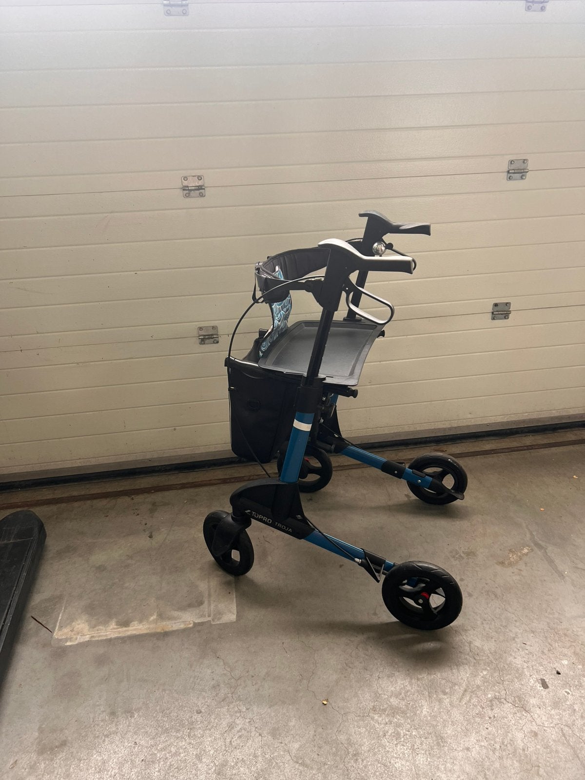 Topro Troja 2G (M) rollator, blauw, met mandje en dienblad, Diversen, Rollators, Ophalen of Verzenden, Zo goed als nieuw, D, Topro