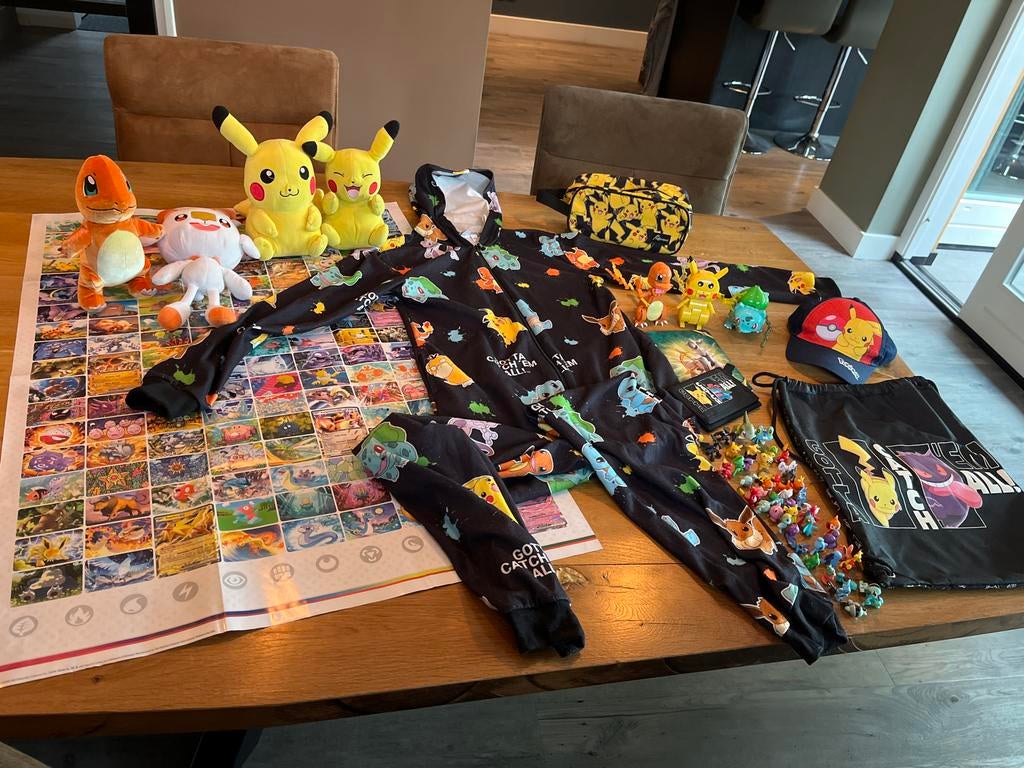 Grote Pokémon Kleding en Knuffel Collectie - Maat 13/14, Kinderen en Baby's, Speelgoed | Knuffels en Pluche, Ophalen, Overige typen