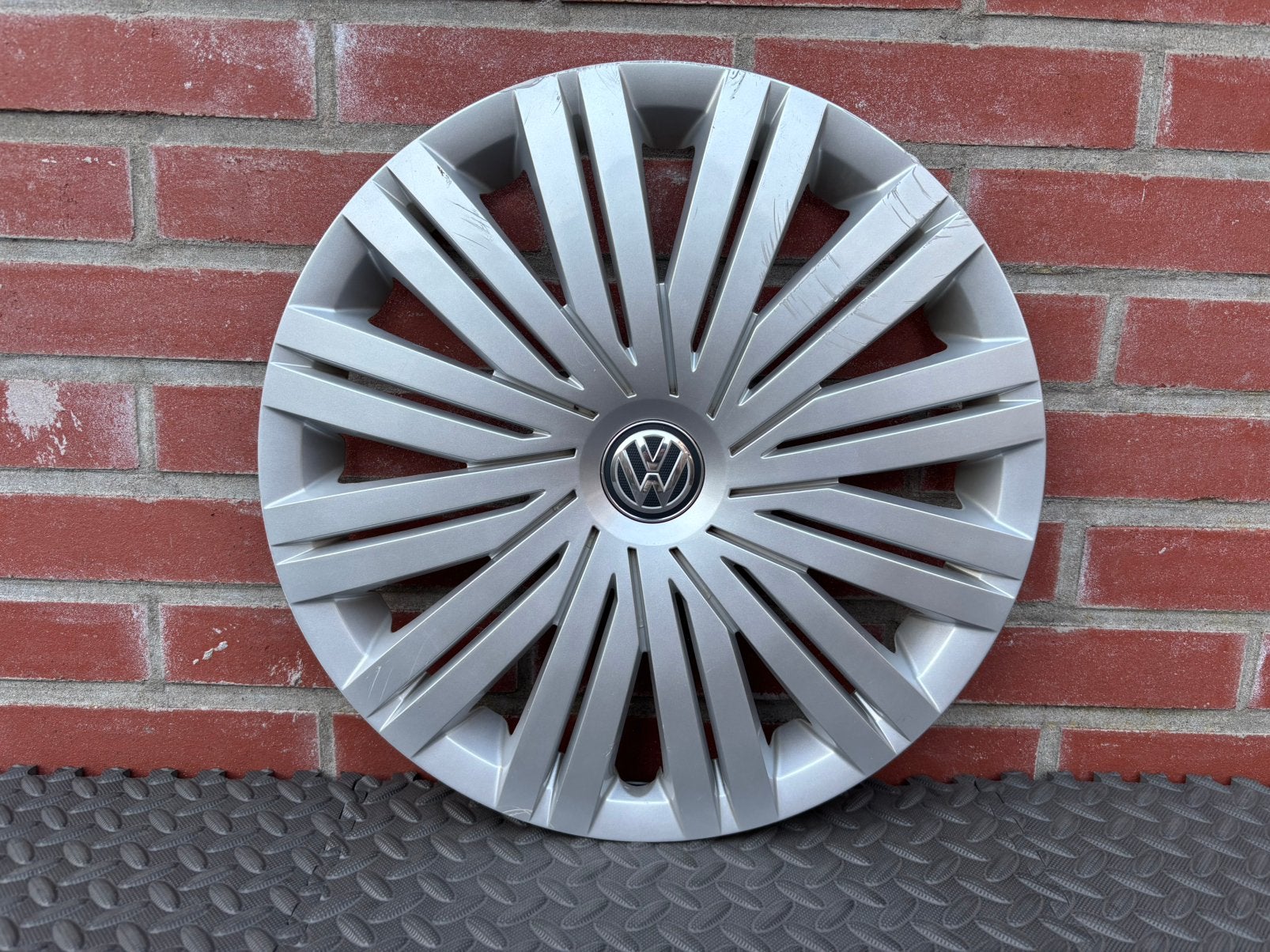 1 originele Volkswagen Polo 6C wieldop 15 inch, Auto diversen, Wieldoppen, Ophalen of Verzenden, Gebruikt