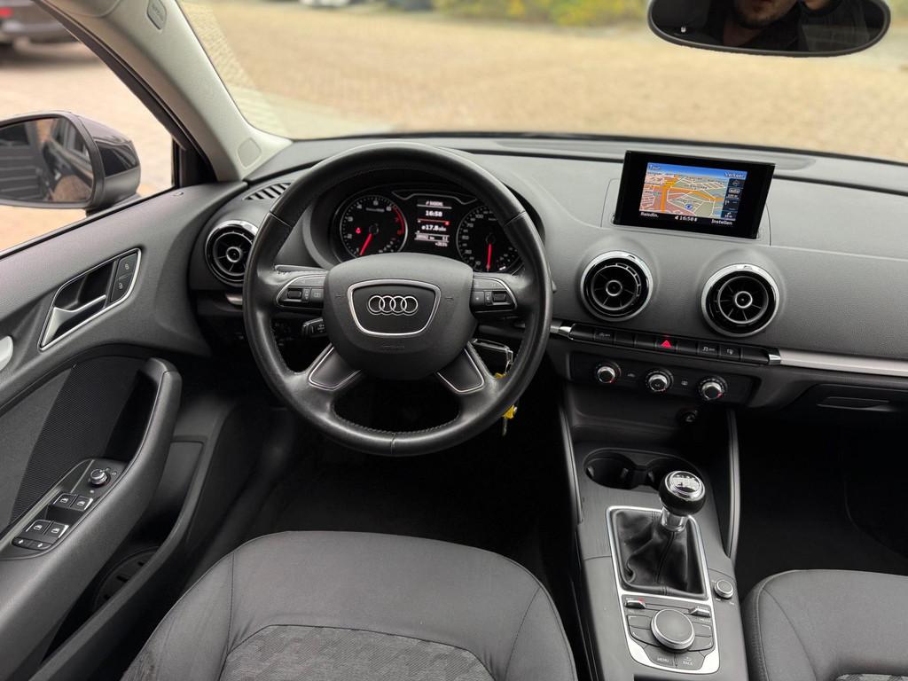 Audi A3 Sportback 1.2 TFSI Attraction Pro Line Airco Navi Cr, Voorwielaandrijving, Euro 5, Stof, Gebruikt