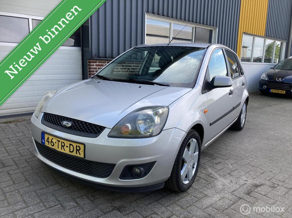 Ford Fiesta 1.3-8V Futura TREKHAAK!, Auto's, 1299 cc, 4 cilinders, Origineel Nederlands, Bedrijf