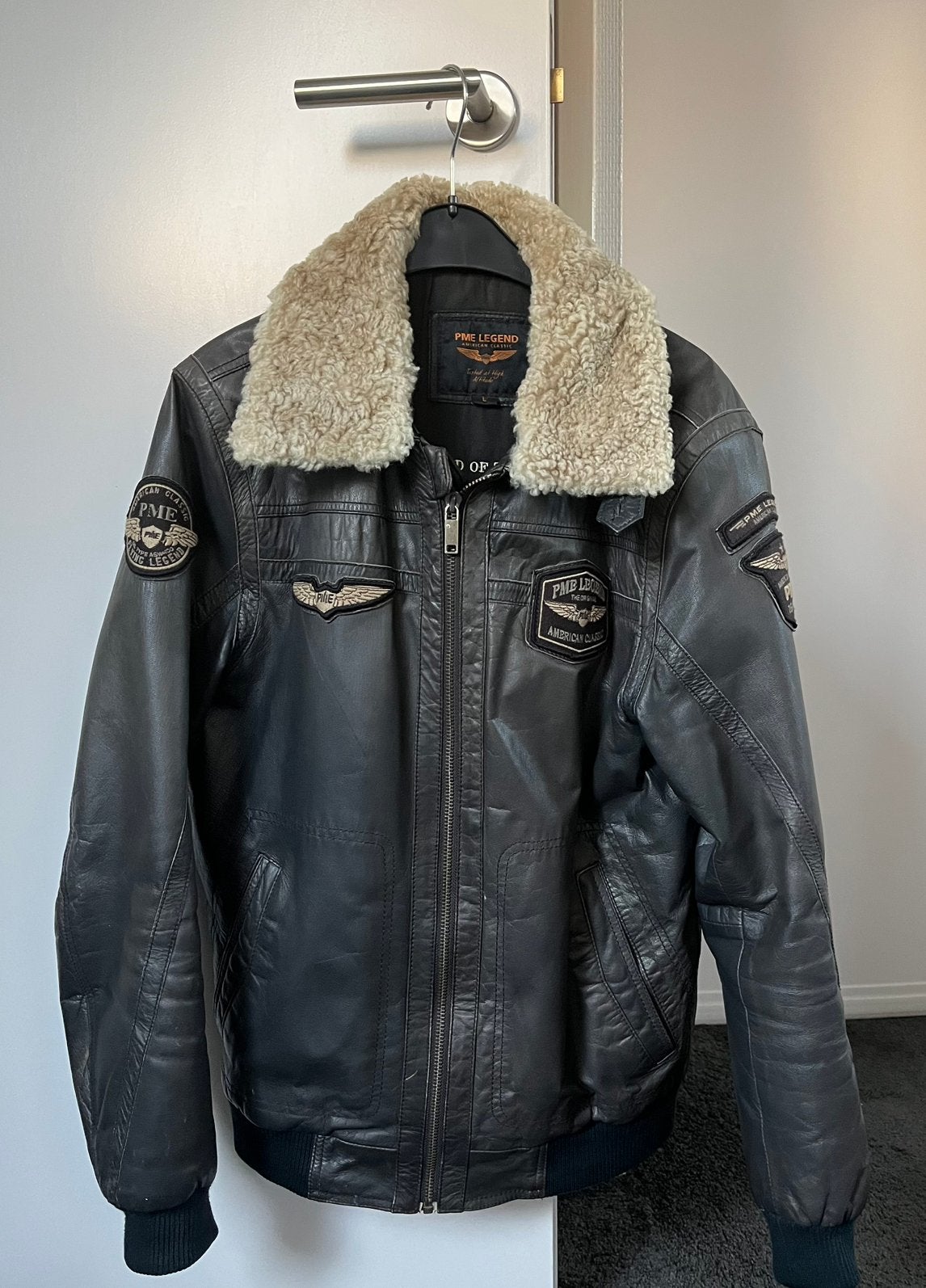 PME Legend Hudson MA-1 Leren Jas (ZGAN), Kleding | Heren, Ophalen of Verzenden, Zo goed als nieuw, Maat 52/54 (L), Grijs