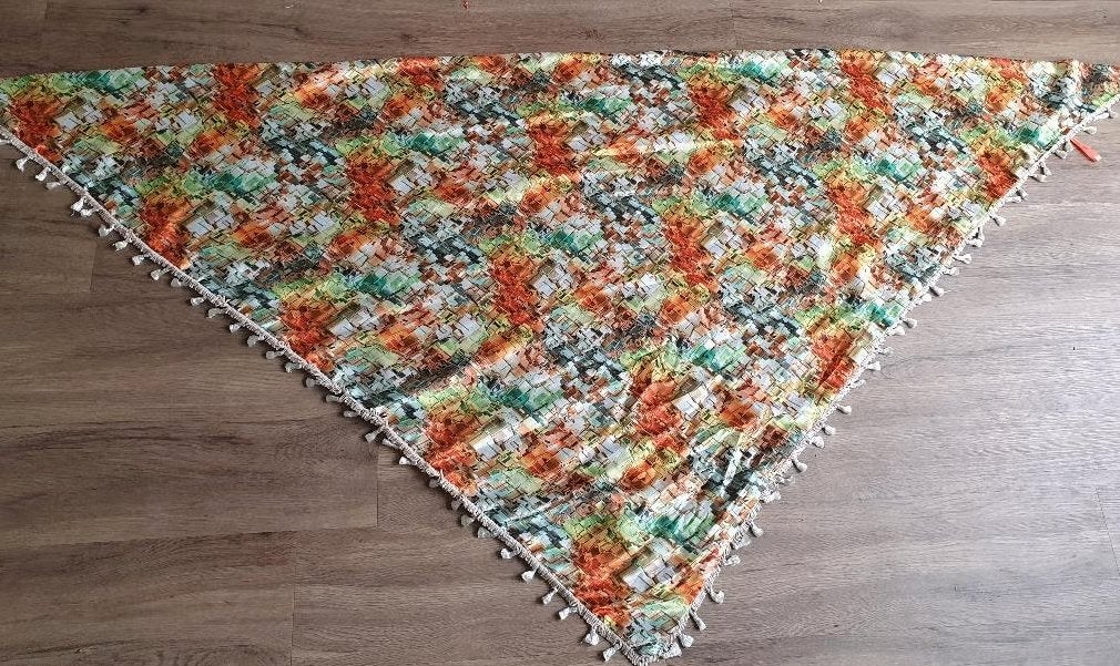 oranje omslagdoek, sjaal, Ophalen of Verzenden, Zo goed als nieuw, Maat 46/48 (XL) of groter, Sjaal