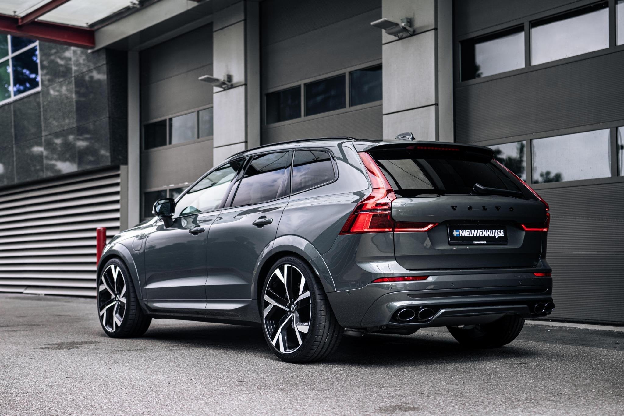 Volvo XC60 T8 Plug-in hybrid AWD Ultra Dark Executive Editio, Auto's, Automaat, 12 maanden, Euro 6, 180 min