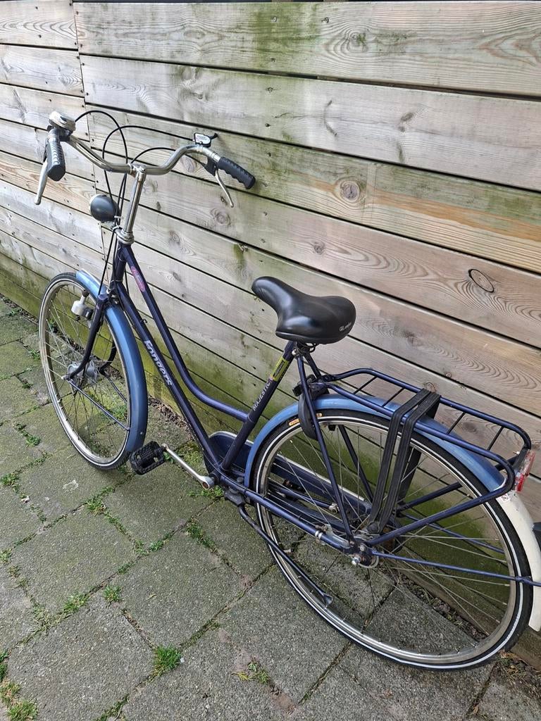 Dames fiets 28 inch prima staat en nette fiets, Fietsen en Brommers, Fietsen | Dames | Omafietsen, Ophalen