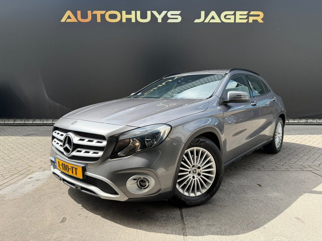 Mercedes-Benz GLA-klasse 180 Premium Automaat Trekhaak Camer, Stof, Gebruikt, 4 cilinders, 715 kg