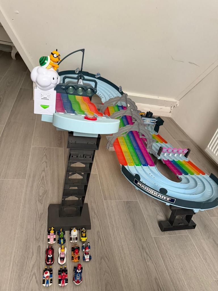 Mario Kart racebaan met 11 Hot Wheels auto's, Ophalen, Racebaan, Zo goed als nieuw, Hot Wheels