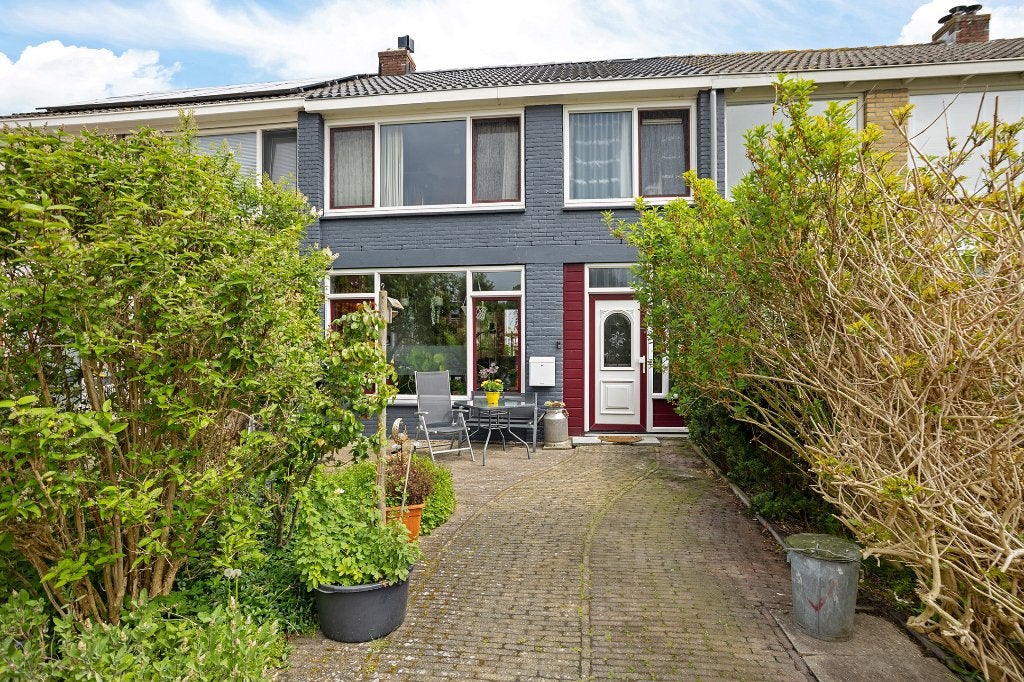 Ontspannen wonen in rijtjes huis aan het water?, Huizen en Kamers, Huizen te koop, Tot 200 m², 5 kamers, Noord-Holland, Purmerend