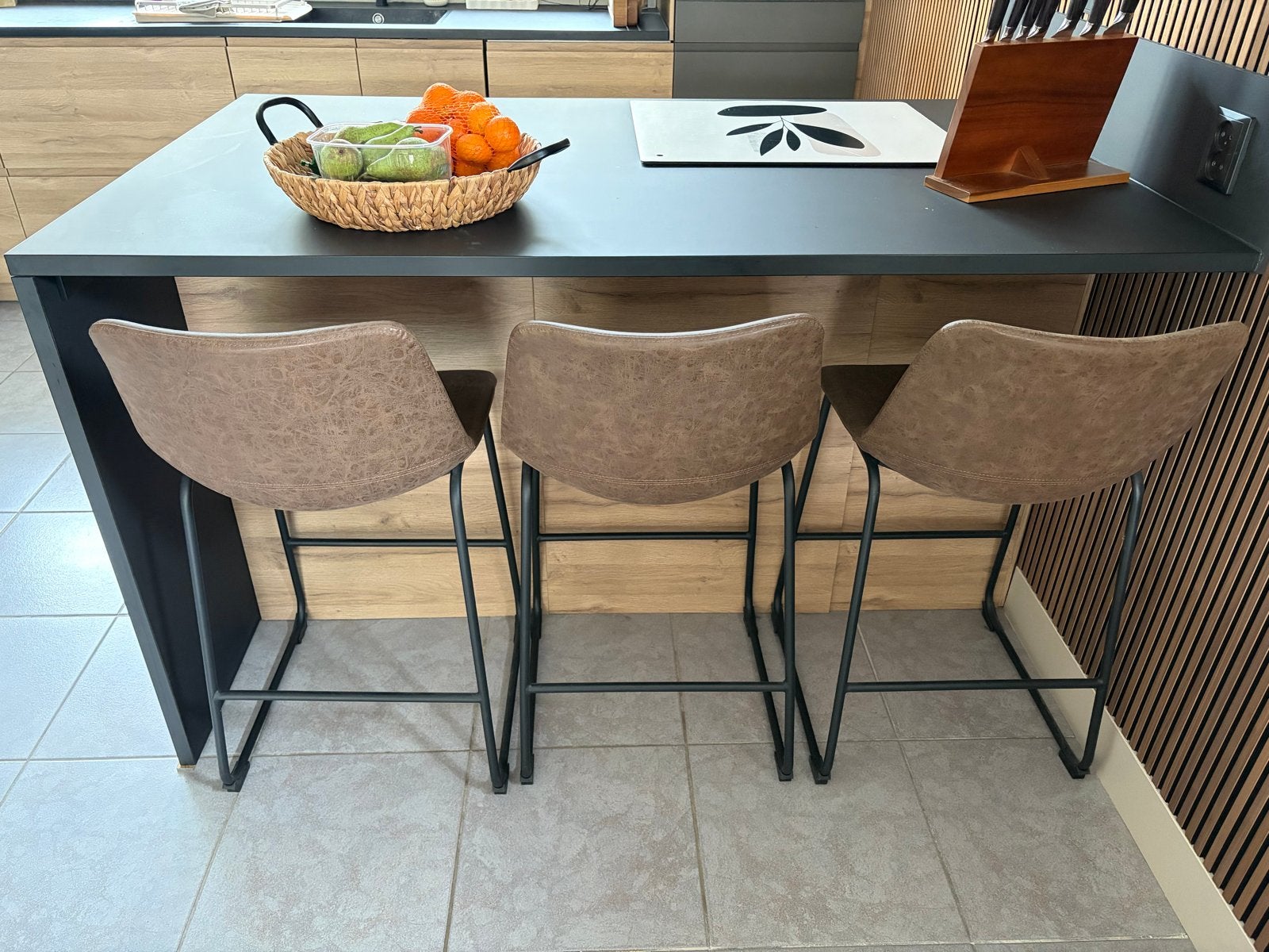 Set van 3 barkrukken - Bruin met zwart metalen onderstel, Huis en Inrichting, Ophalen, Gebruikt, 60 tot 90 cm, Metaal