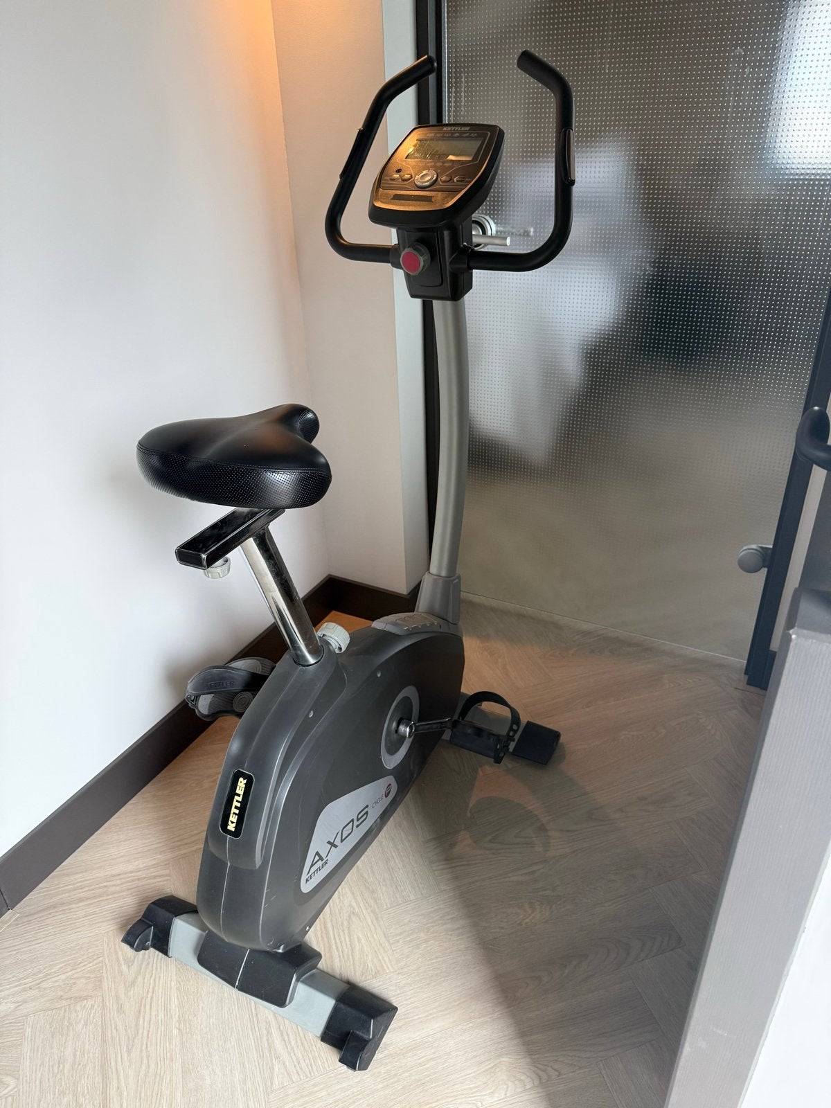 Kettler Axos Cycle P Hometrainer - Vliegwiel maakt geluid, Ophalen, Gebruikt, Metaal, Benen
