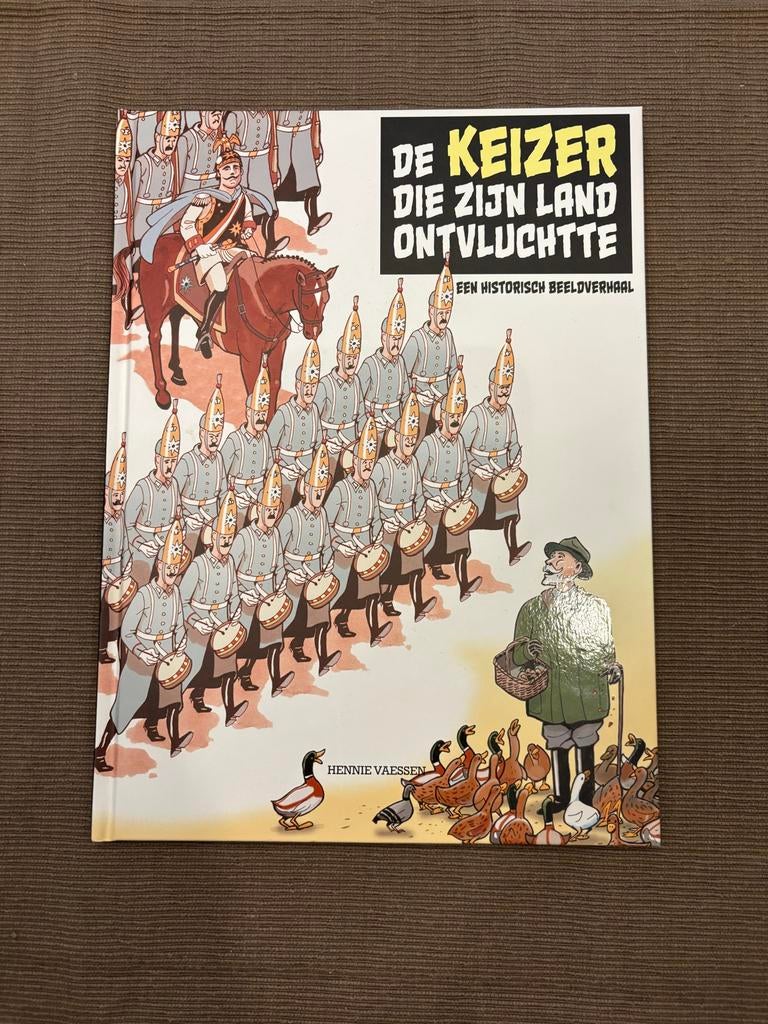 De Keizer Die Zijn Land Ontvluchtte - Hennie Vaessen, Eén stripboek, Ophalen of Verzenden, Zo goed als nieuw