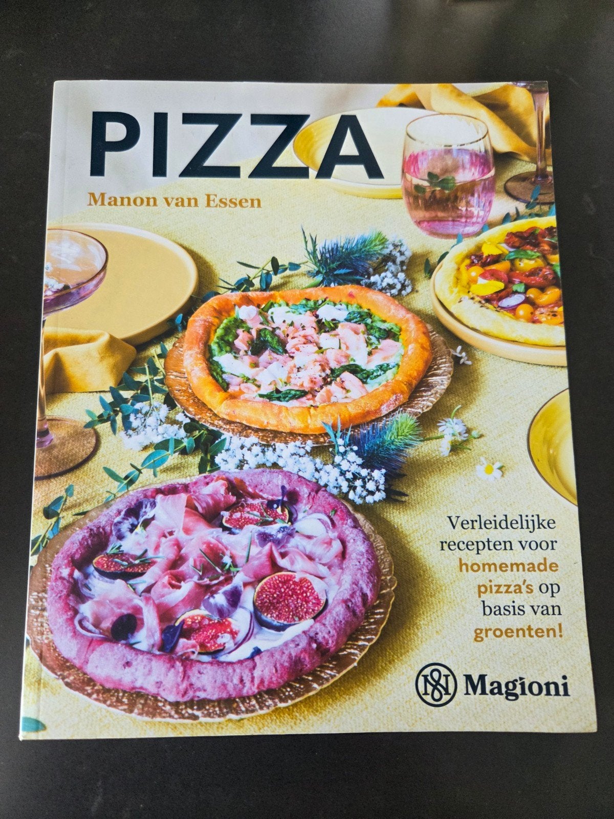 Boek pizza manon van essen, Boeken, Ophalen of Verzenden, Zo goed als nieuw