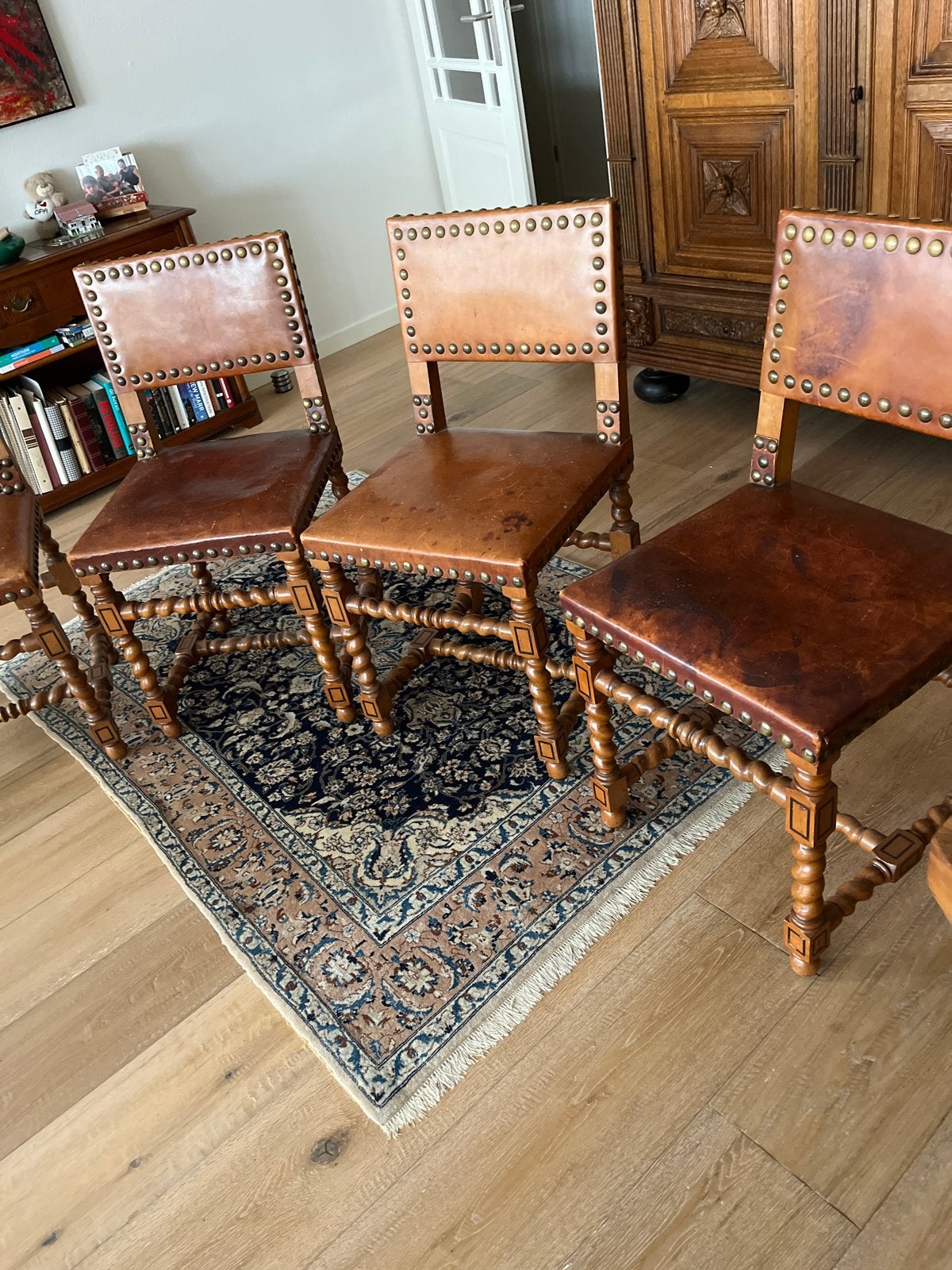 Set van 4 antieke Mechelse stoelen met leer en spijkers, Ophalen