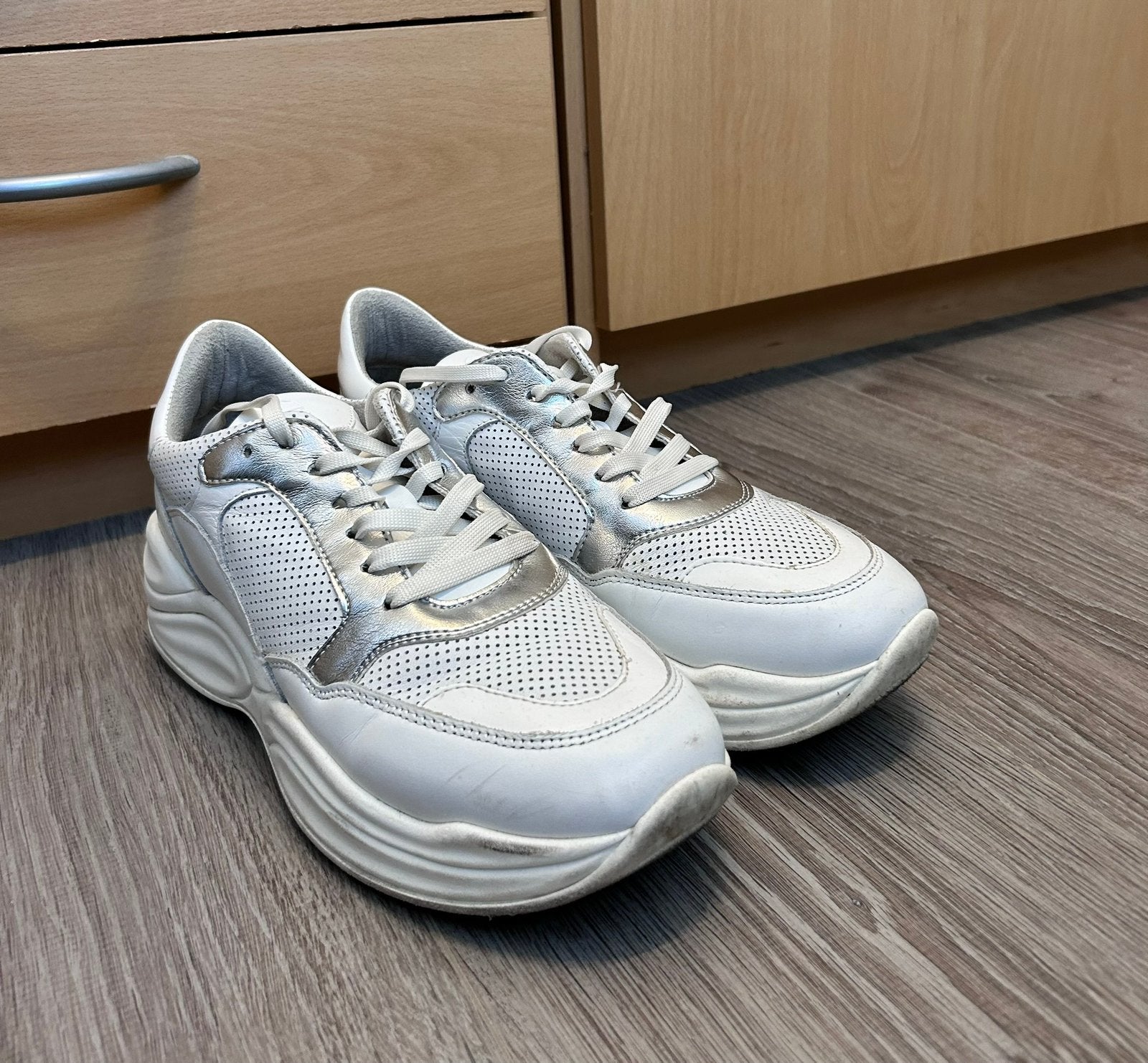 Tamaris sneakers, maat 40, Kleding | Dames, Schoenen, Ophalen of Verzenden, Zo goed als nieuw, Wit, Sneakers of Gympen
