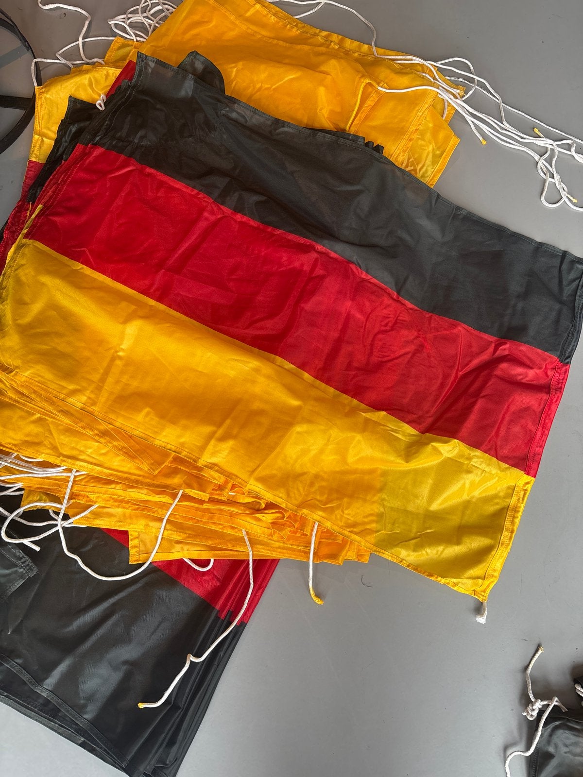 Duitse vlag 71 stuks, Ophalen of Verzenden, Zo goed als nieuw