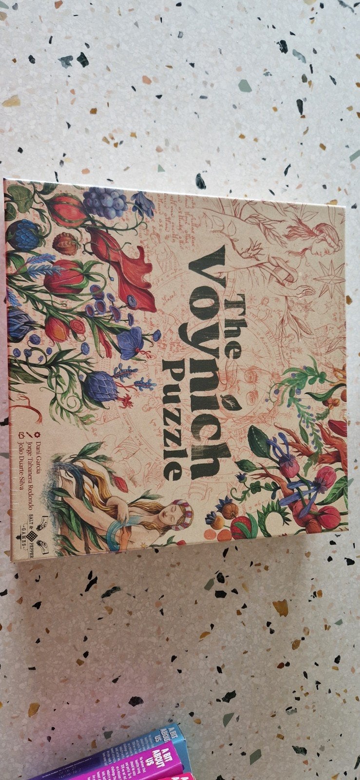 The Voynich Puzzle Kickstarter Bordspel - Nieuw in Plastic, Hobby en Vrije tijd, Een of twee spelers, Ophalen of Verzenden, Nieuw