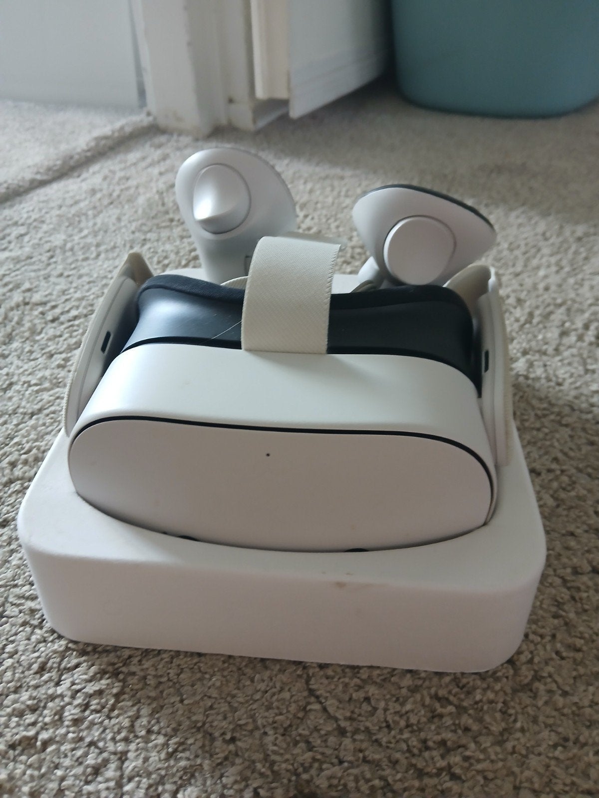 Oculus Quest 2 VR-bril met controllers, Spelcomputers en Games, Virtual Reality, Ophalen, Zo goed als nieuw, VR-bril, Overige platformen