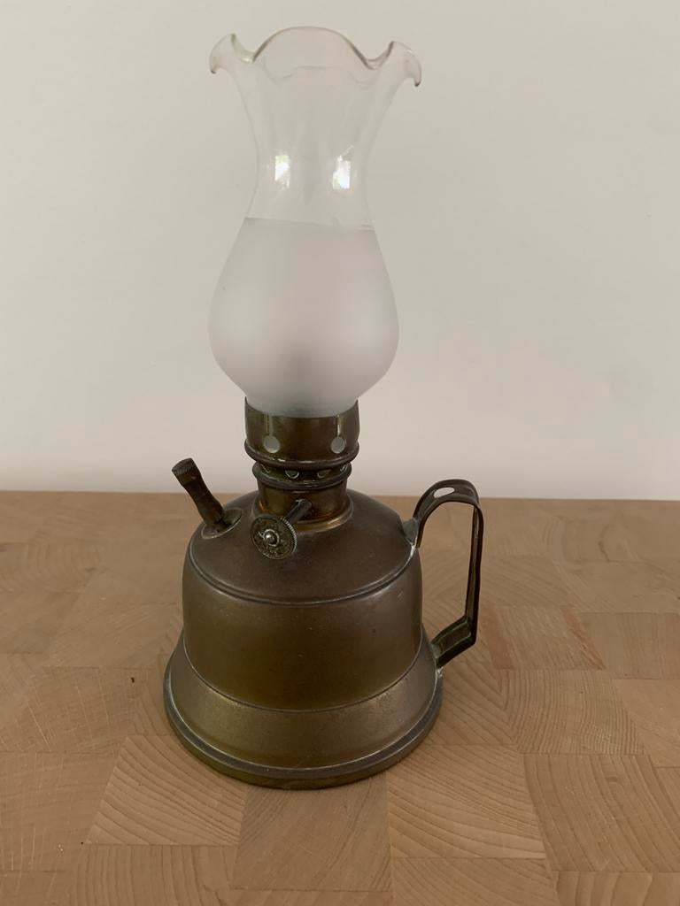 Antieke olielamp - messing met glazen kap, Ophalen