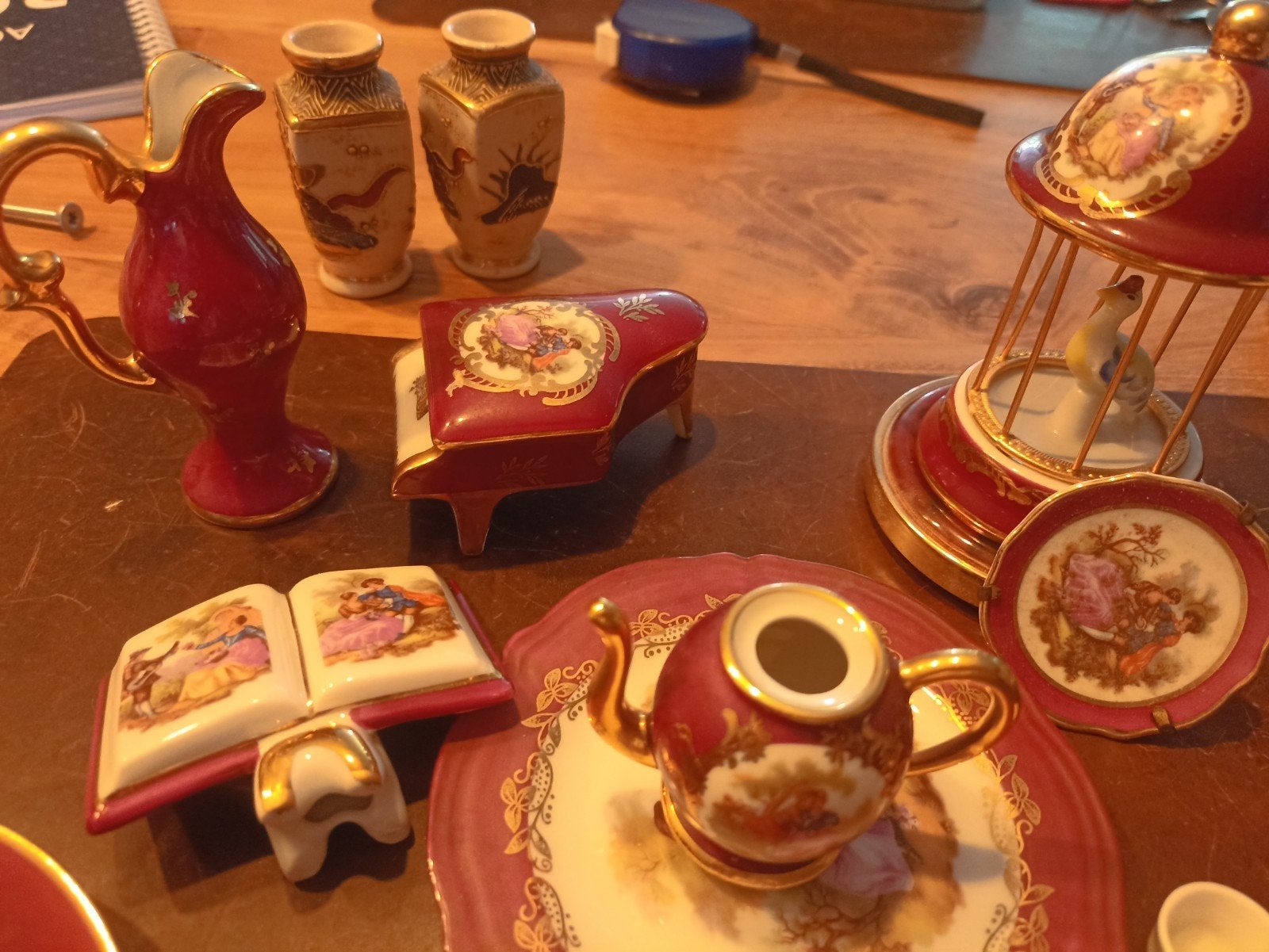 Verzameling van 10 miniatuur porseleinen decoraties, Antiek en Kunst, Antiek | Porselein, Ophalen