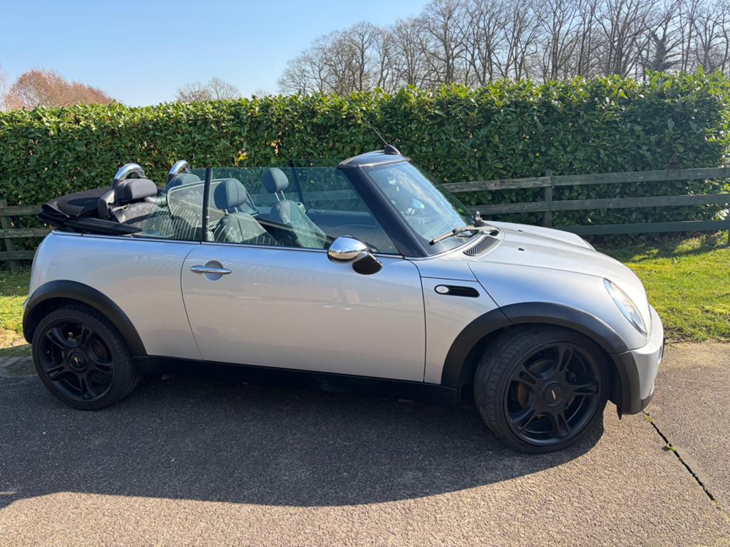 Mini 1.6 16V ONE Cabrio 2008 Grijs, 4 cilinders, Cabriolet, 4 stoelen, 14 km/l