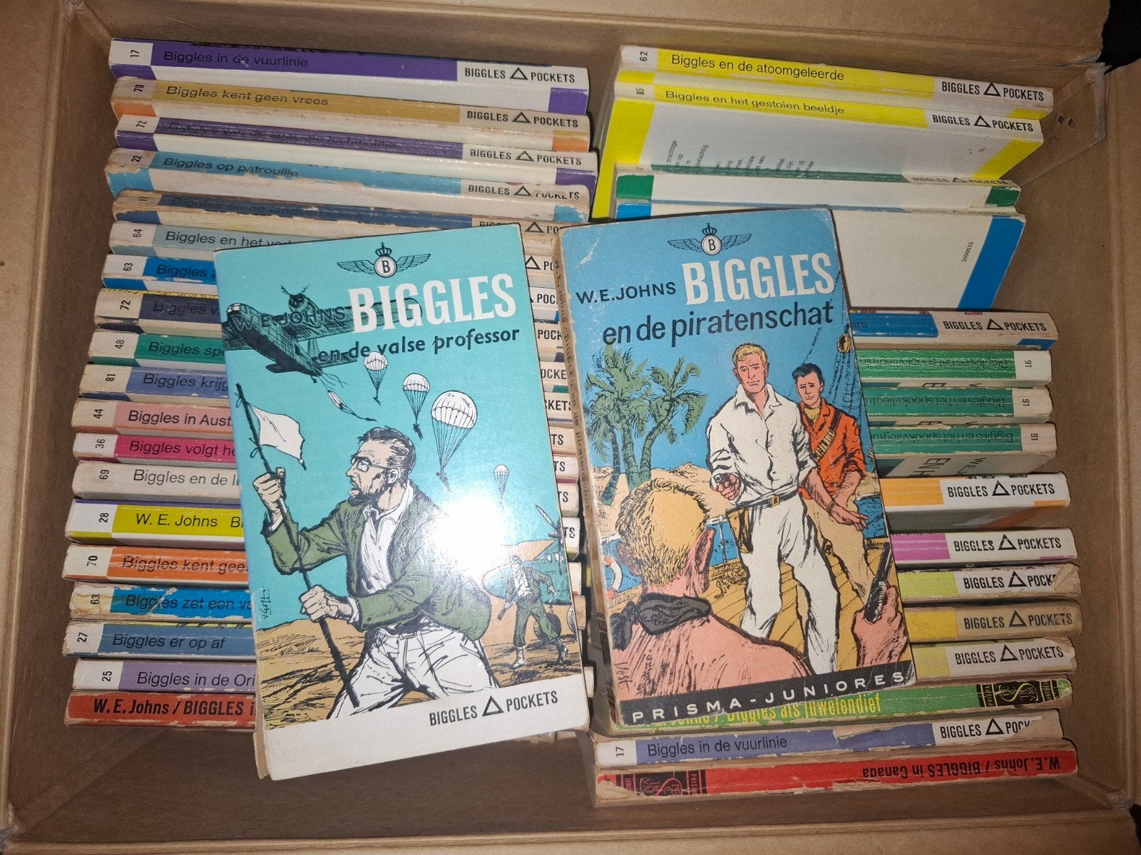 Grote collectie Biggles boeken - Vintage avonturen, Boeken, Ophalen of Verzenden, Gelezen, W.E. Johns, Fictie