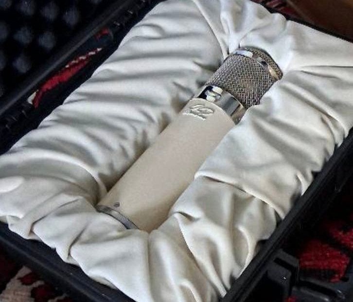 Zilver Pulse Luminus M7 vintage U47 body met xlr Tuchel, Muziek en Instrumenten, Ophalen of Verzenden, Zo goed als nieuw, Studiomicrofoon