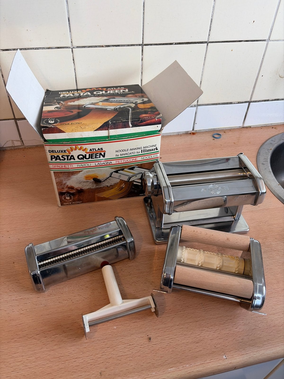 Atlas Pasta Queen Pastamachine met ravioli- en spaghetti-opz, Zilver, Ophalen of Verzenden, Zo goed als nieuw, Metaal