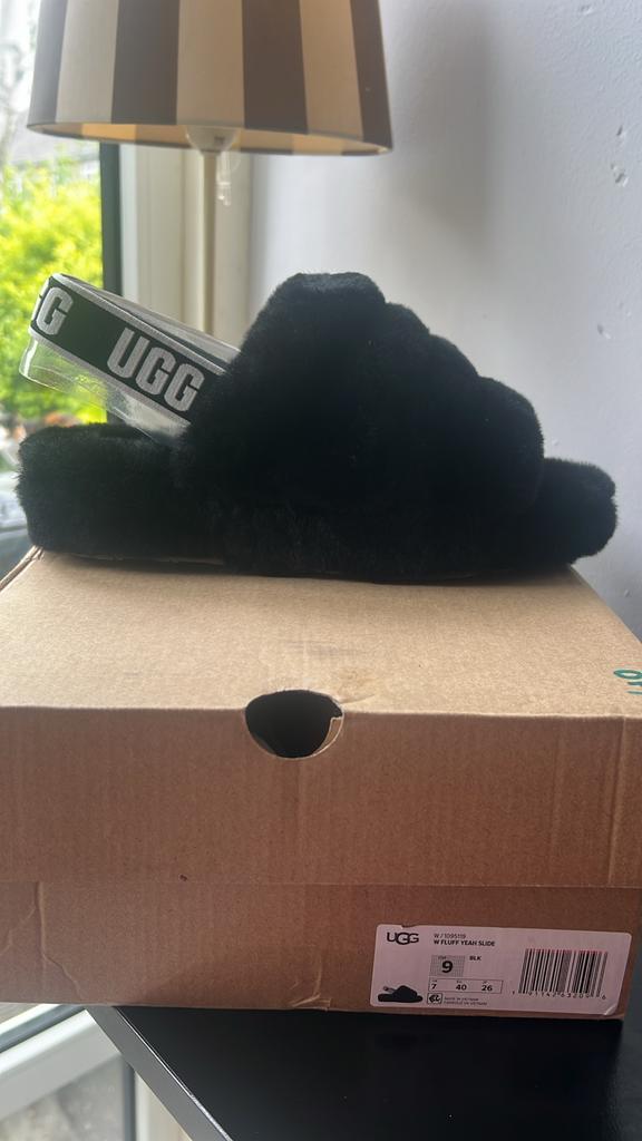 Nieuwe UGG Fluff Yeah Slide slippers - Maat 40, Ophalen of Verzenden, Nieuw, Zwart, Slippers