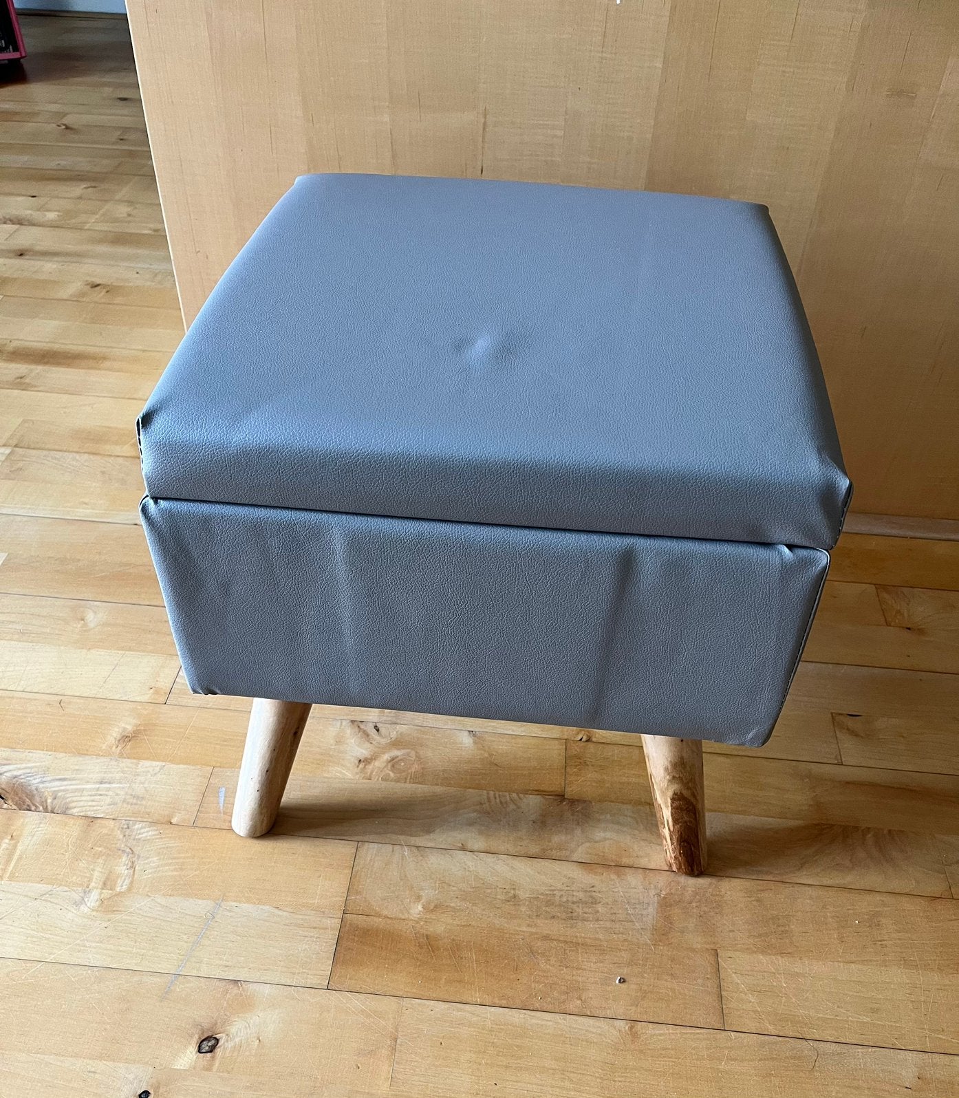 Grijze poef, Ophalen of Verzenden, Zo goed als nieuw, Rond, Minder dan 50 cm