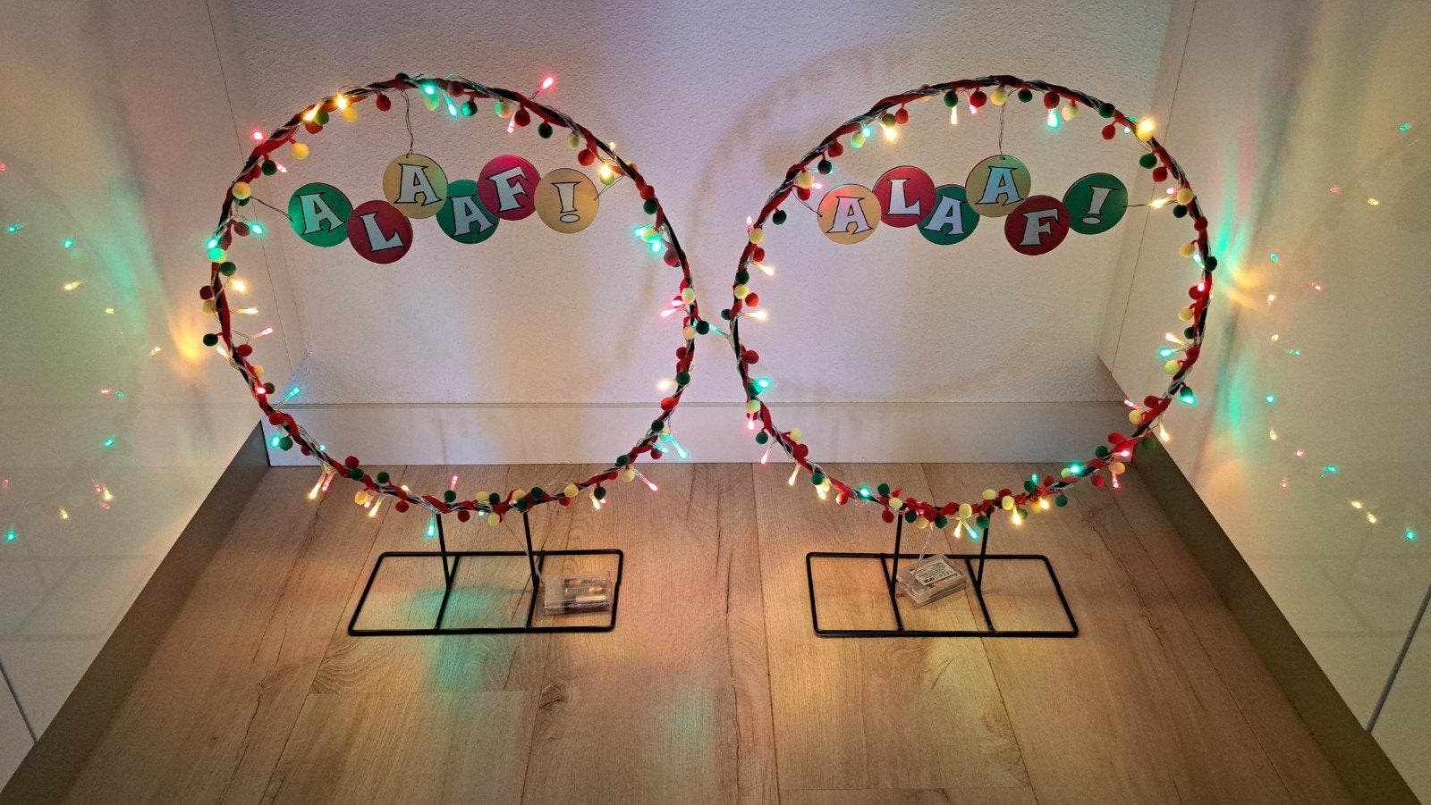 Carnavals decoratie met verlichting (rood/geel/groen), Hobby en Vrije tijd, Feestartikelen, Ophalen, Gebruikt, Versiering