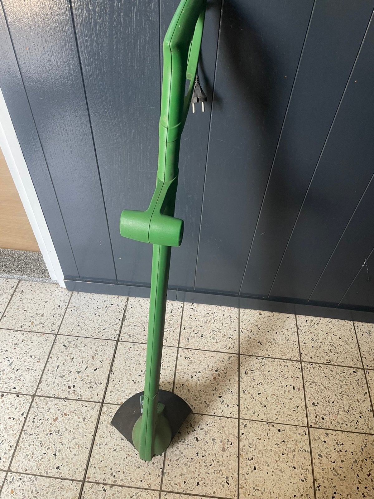 Landgoed kantenmaaier, Tuin en Terras, Ophalen, Gebruikt, Elektrisch