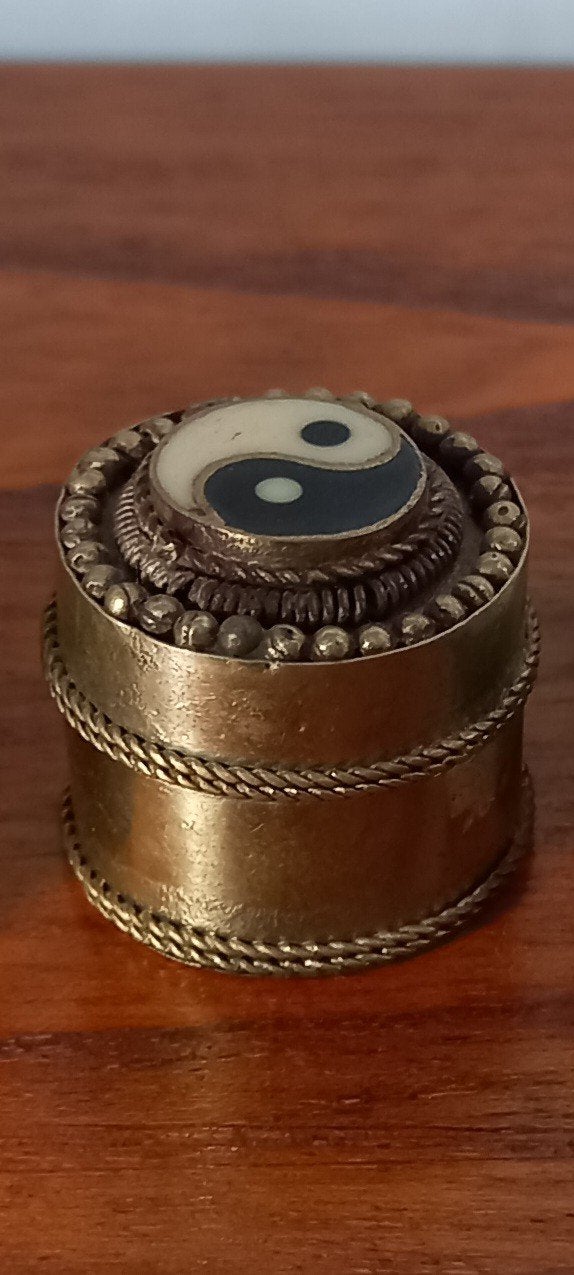 vintage (ver)zilverd pillendoosje, 2,5 cm Yin-Yang, Antiek en Kunst, Ophalen of Verzenden