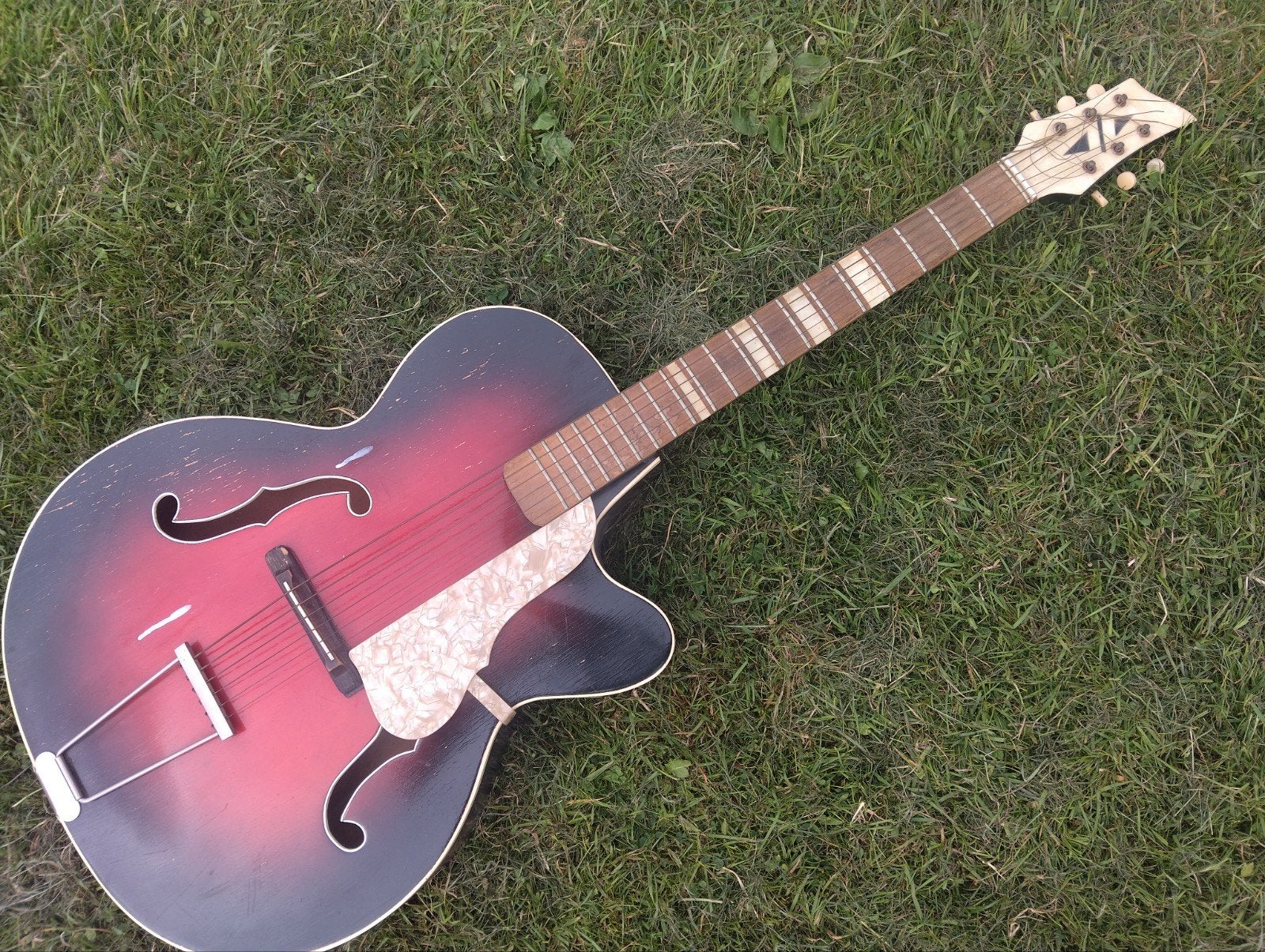 Framus? Gitaar eind 50's begin 60's archtop duitse, Muziek en Instrumenten, Snaarinstrumenten | Gitaren | Akoestisch, Ophalen of Verzenden