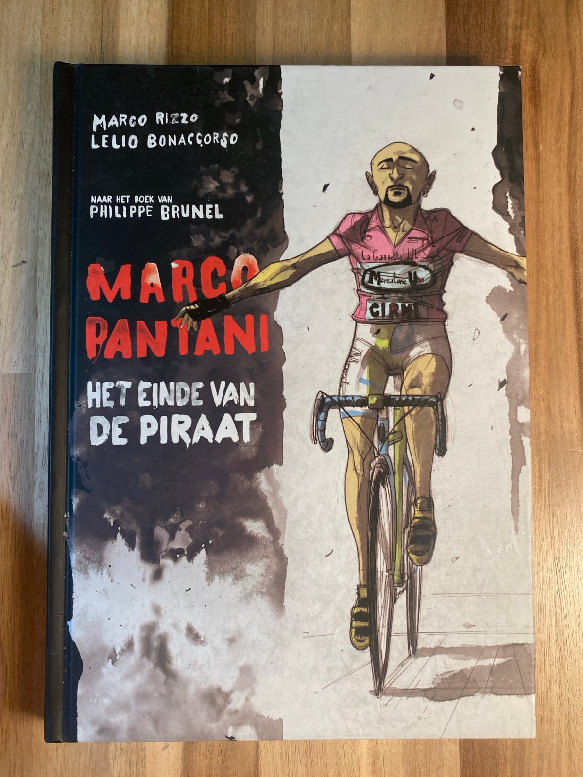 Marco Pantani: Het Einde van de Piraat - Stripboek, Boeken, Ophalen of Verzenden, Zo goed als nieuw, Lopen en Fietsen