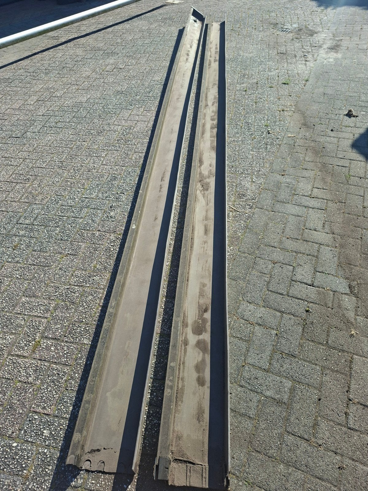 2 kunststof dakgoten + 20 gootbeugels., Tuin en Terras, Palen, Balken en Planken, Ophalen, Minder dan 180 cm, Palen