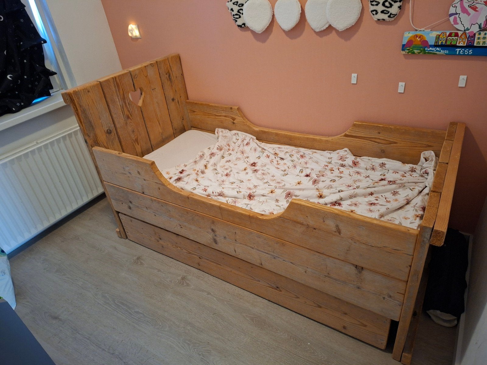 Schattig peuterbed 150x70 met handige lade, Kinderen en Baby's, Kinderkamer | Bedden, Ophalen, Gebruikt, 140 tot 160 cm, 70 tot 85 cm
