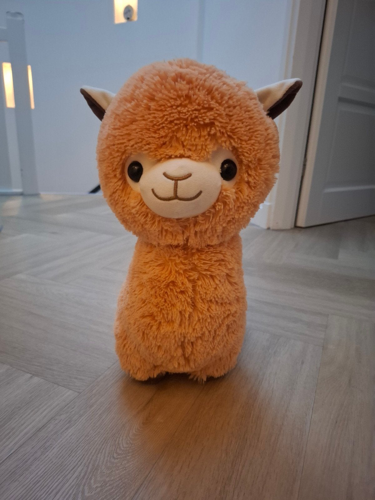 Grote bruin/oranje lama van de Xenios, zo goed als nieuw, Oranje, Overige merken, Verzenden, Overige typen