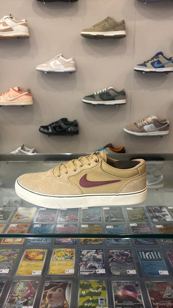Nike SB Chron Beige Rood - Maat 42, D, Overige kleuren, Nieuw, Ophalen of Verzenden
