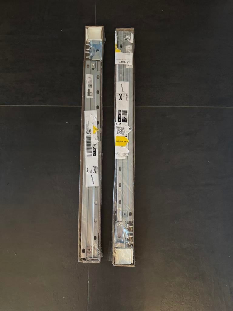 2x IKEA LÄTTHET Ophangrail, 60 cm, Doe-het-zelf en Verbouw, IJzerwaren en Bevestigingsmiddelen, 50 tot 100 mm, Schroeven, Nieuw